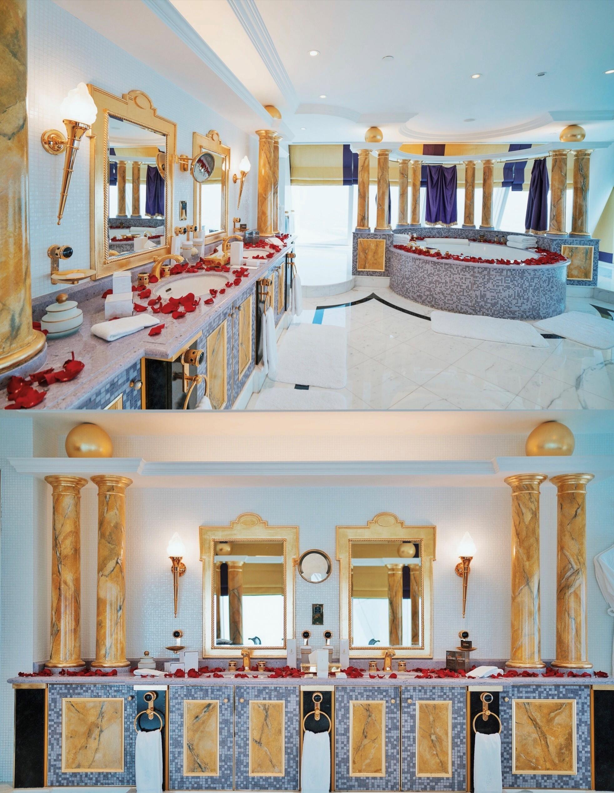 一个人走在异国他乡的路上,一个人行走在沙漠里面