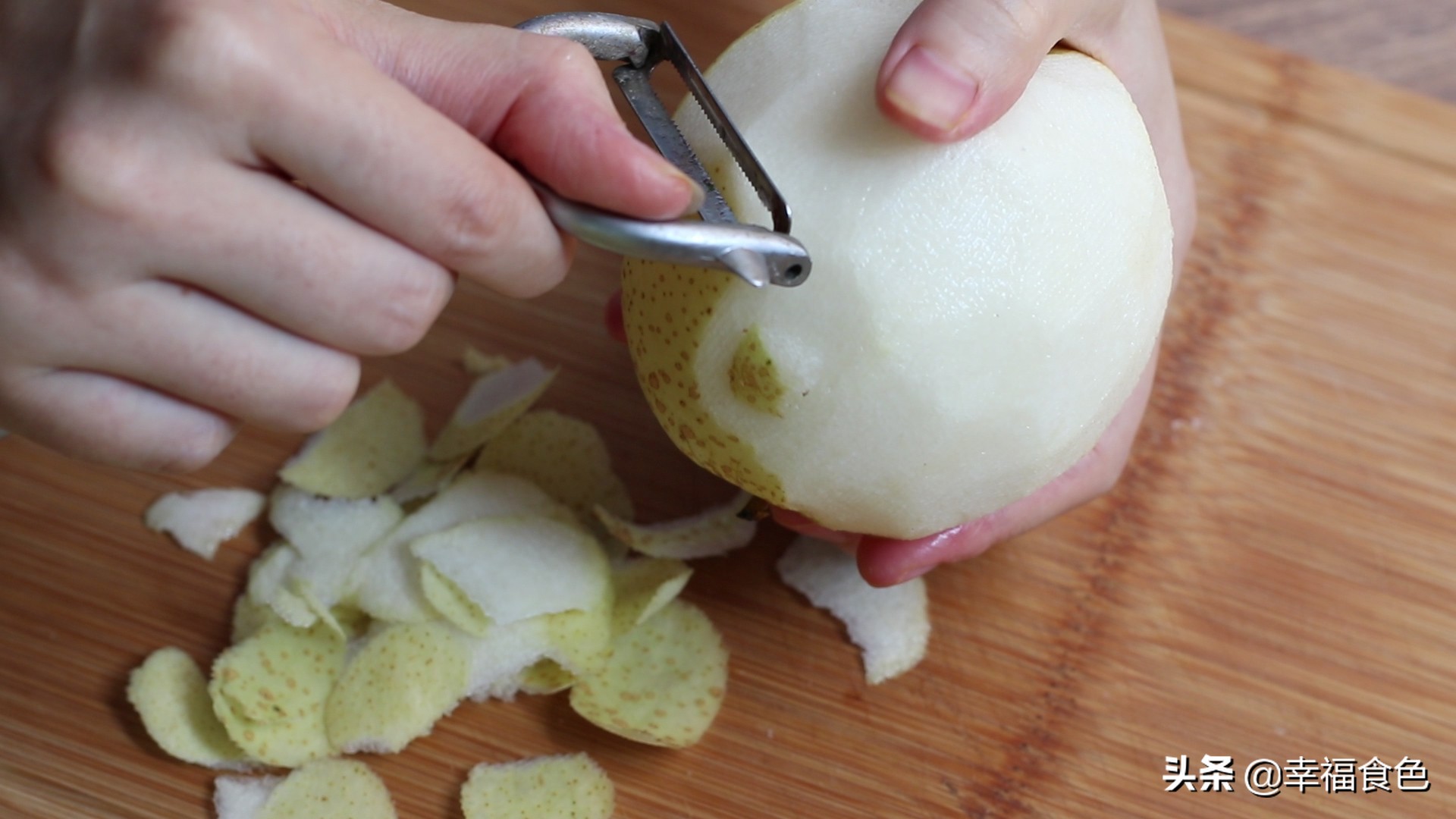 不用锅的冰糖雪梨怎么做,煮冰糖雪梨的正确做法视频