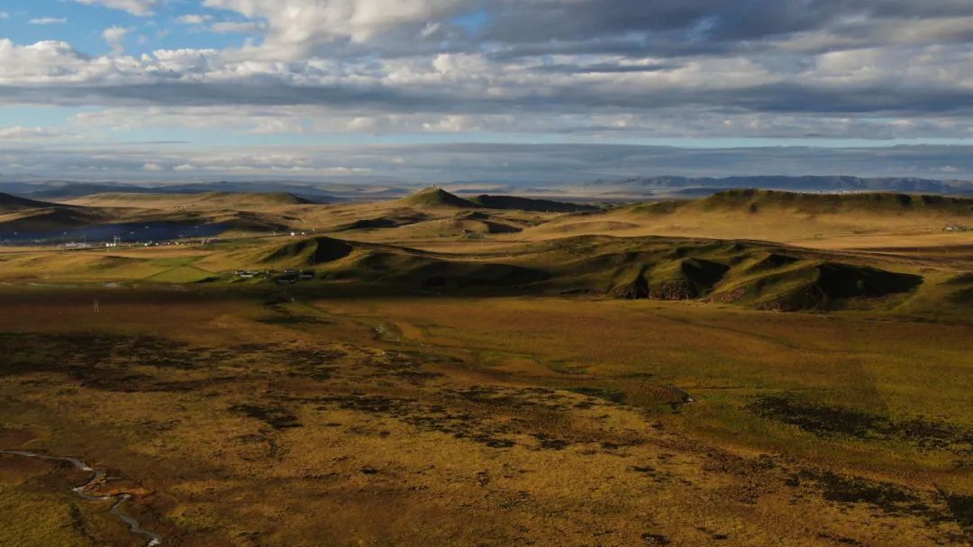 宣言中华民族,光荣属于英雄的中国人民