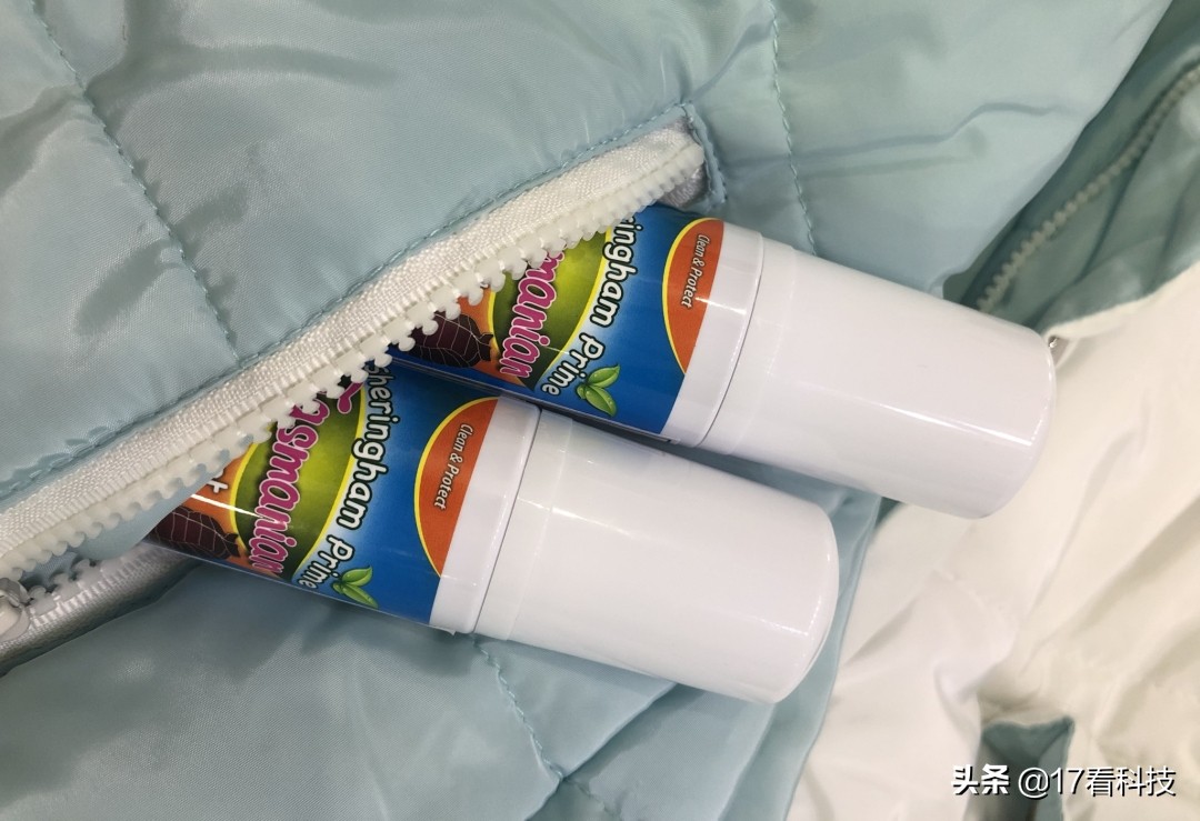 羽绒服沾了污渍,羽绒服油渍清洁免洗