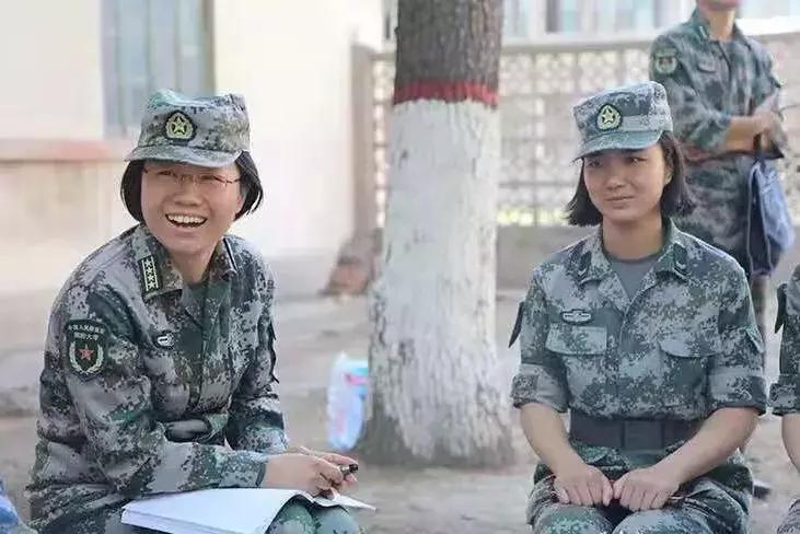 突然，女剑客发来消息