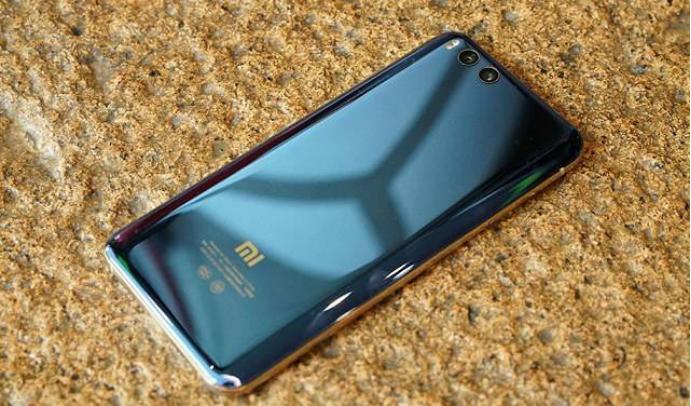 用了六年的小米手机,用了三年的小米手机卡不卡