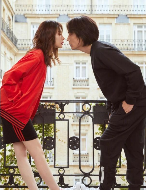 戚薇夫妇甜蜜视频,戚薇穿搭运动鞋