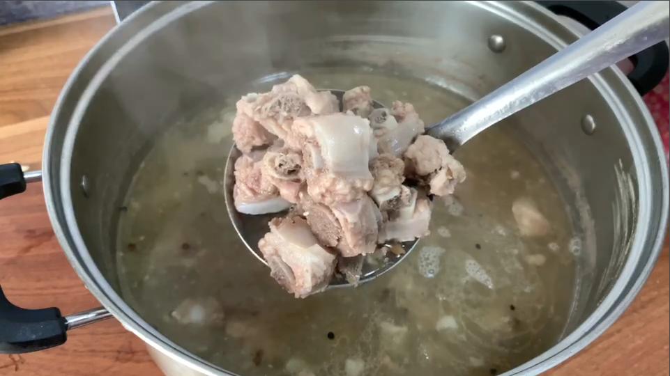 炖排骨记住不要直接炖三个小技巧,炖排骨放什么软烂入味