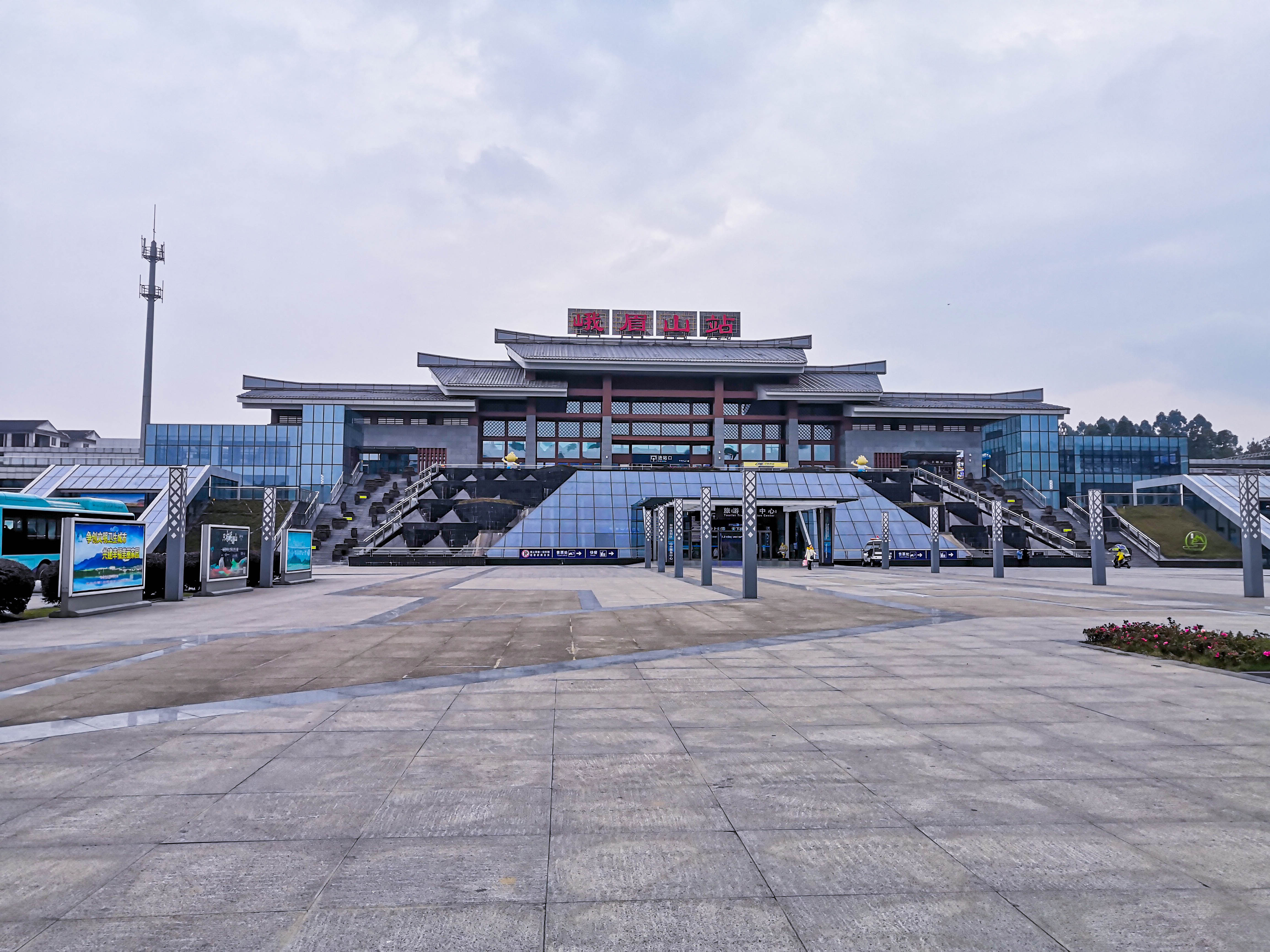 峨眉山冬雪仙境,峨眉山象城旅游