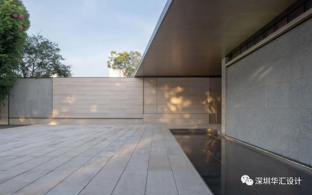 深圳莲花山公园展示中心——糅合自然与陈列的墙/深圳华汇设计