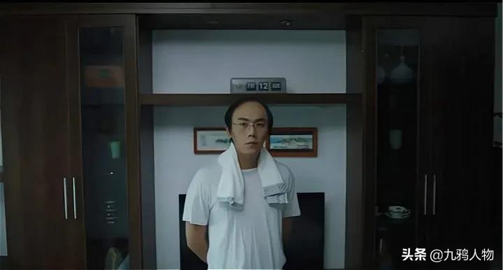 人生最可怕的事，是不知道身边躺着个张东升