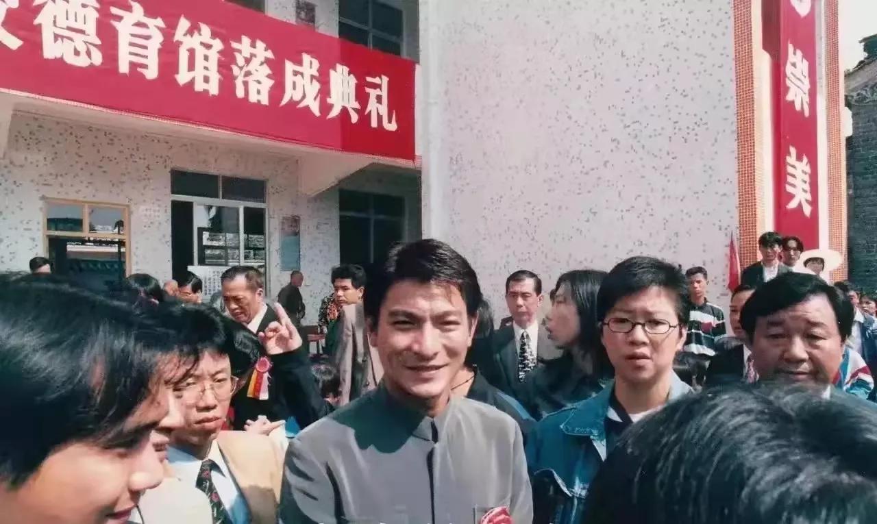 刘德华回乡拜祭祖宗的故事,刘德华回老家认祖归宗争地