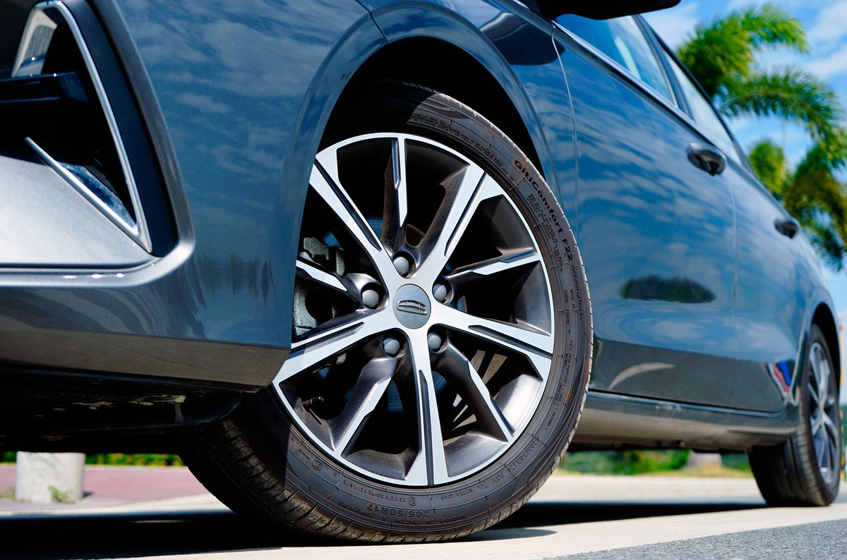 帝豪第四代冠军版豪华型驾驶体验,外观时尚舒适动力好的车