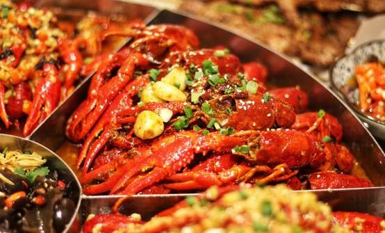 长沙人的快乐正一点一点回来！白天摩天大楼，晚上一脚解放西