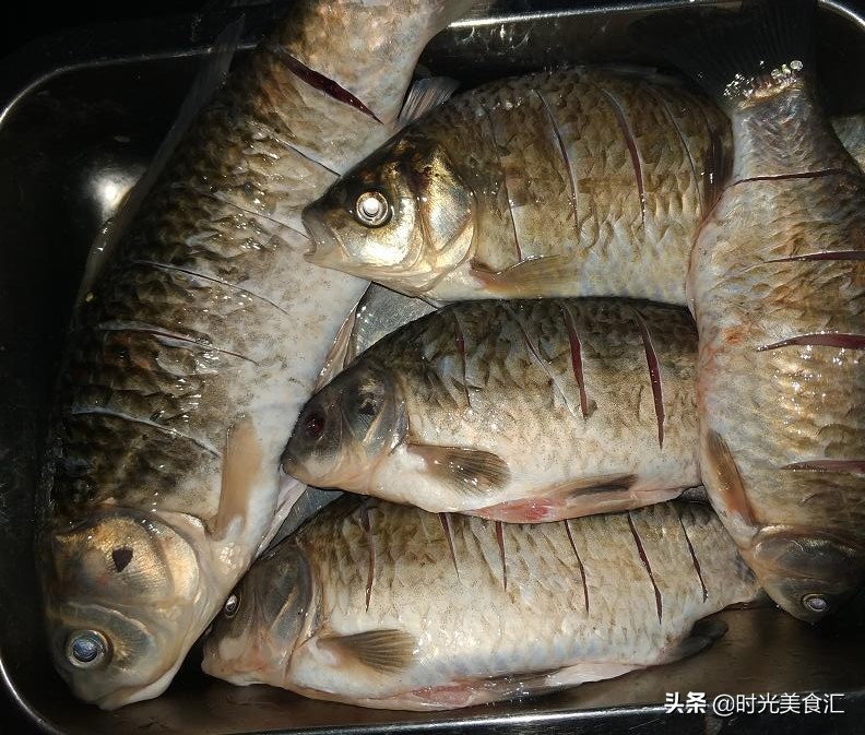 炖鱼放几勺盐,炖鱼放什么能提鲜