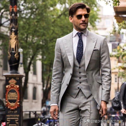 165的个子怎么穿西装,30岁165的男生怎么穿正式西装