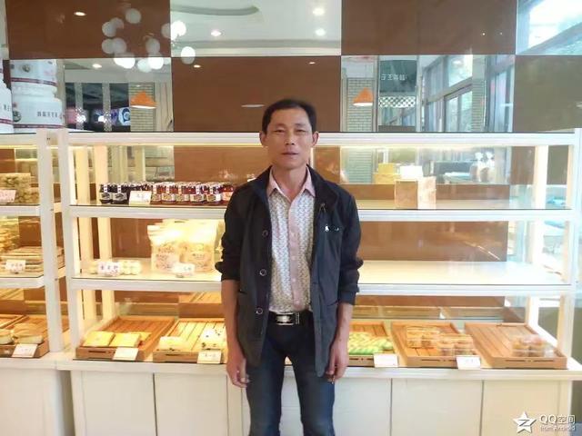 三尺讲台，万丈豪情——记监利名师刘奇平