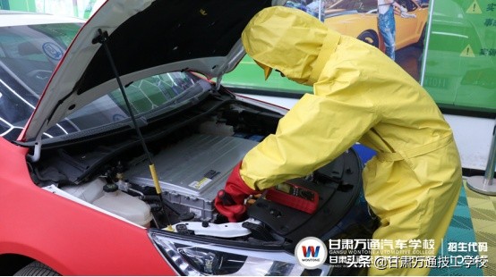 暴雨怎么开车最好,暴雨后怎么练车