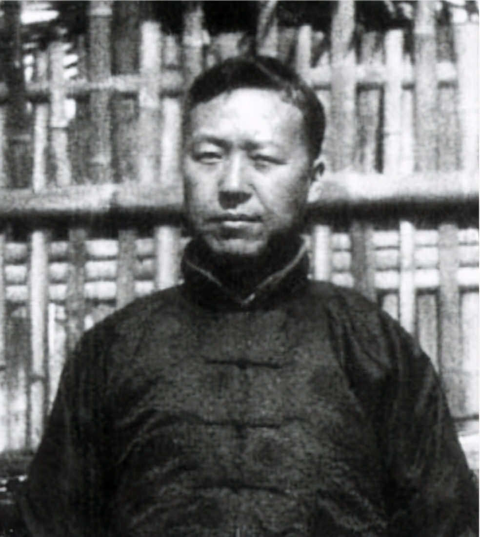 韩国开国总统李承晚，为什么会一步步从“国父”变成“*夫独**”