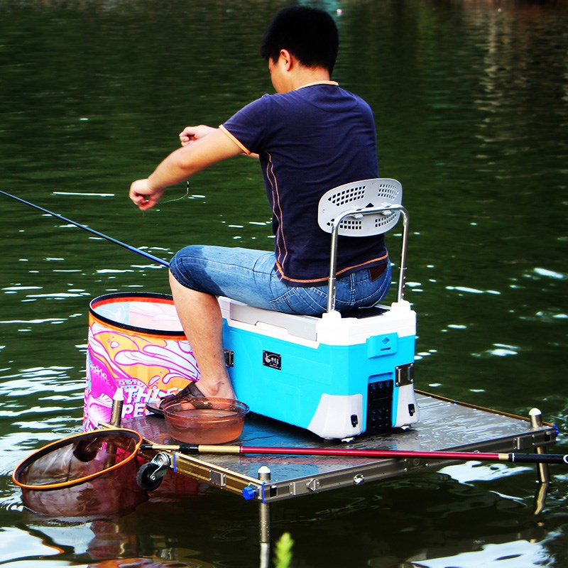 可以安装炮台架的钓箱,多功能钓鱼箱让你的钓鱼更有品位