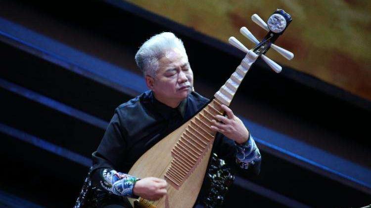 吉他不如钢琴吗,吉他和琵琶的区别在哪儿