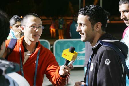 实力不济惨遭暴打,实力不够只能被欺负