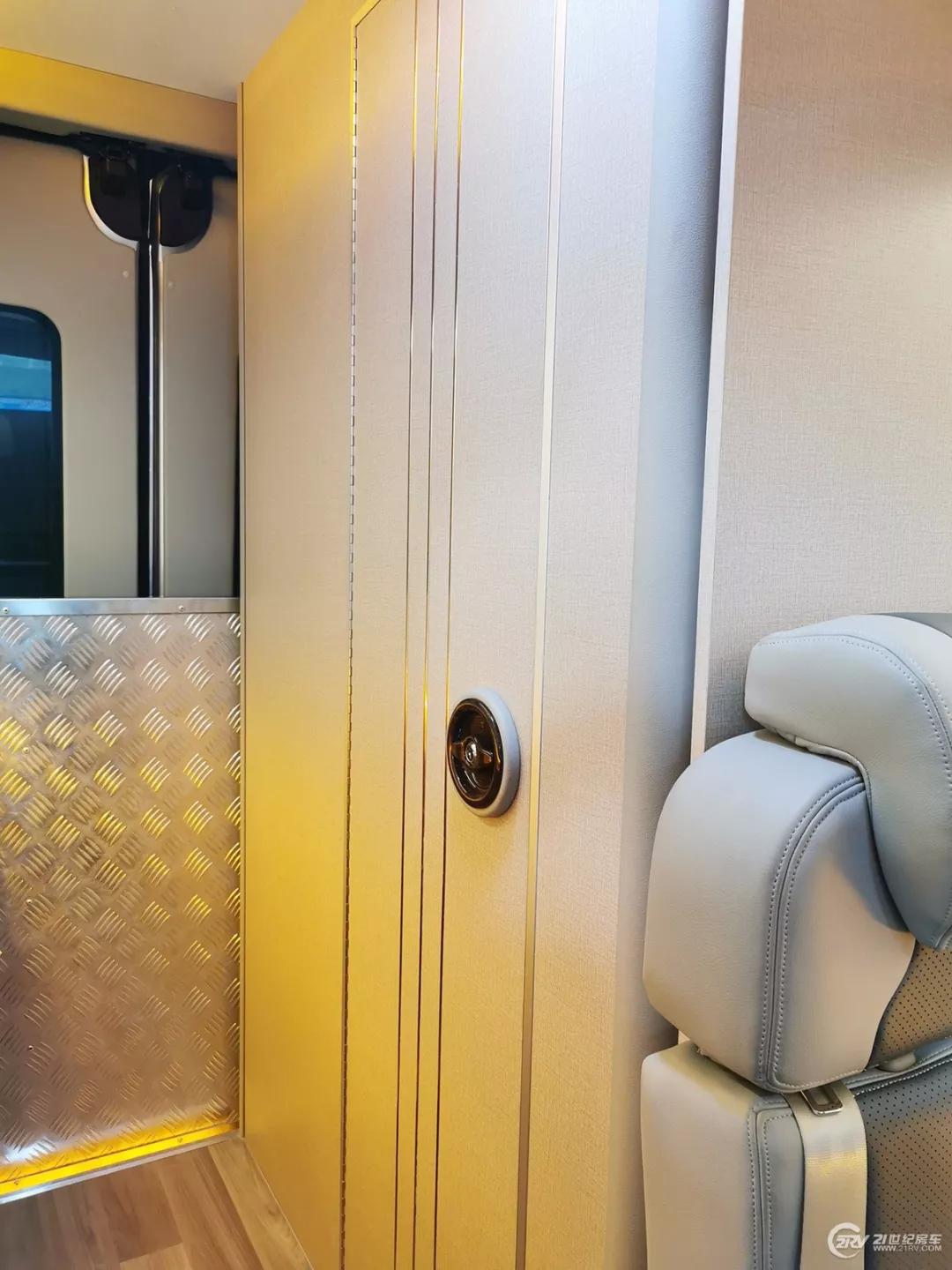 21款上汽大通原厂v80b型房车,六座六卧大通v80长轴高顶b型房车