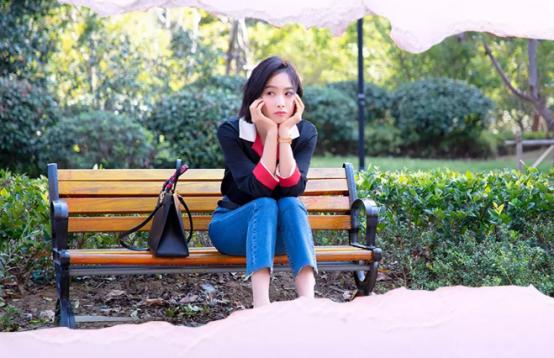 阿迪新出的衣服,lisa穿阿迪达斯fearofgod