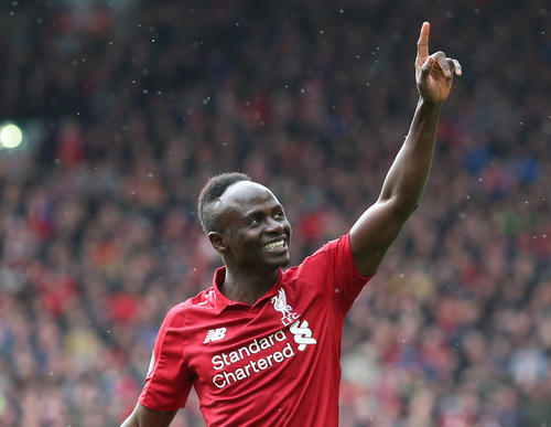 他出生在贫民窟，现身价过亿，他用足球回馈祖国，是非洲的骄傲