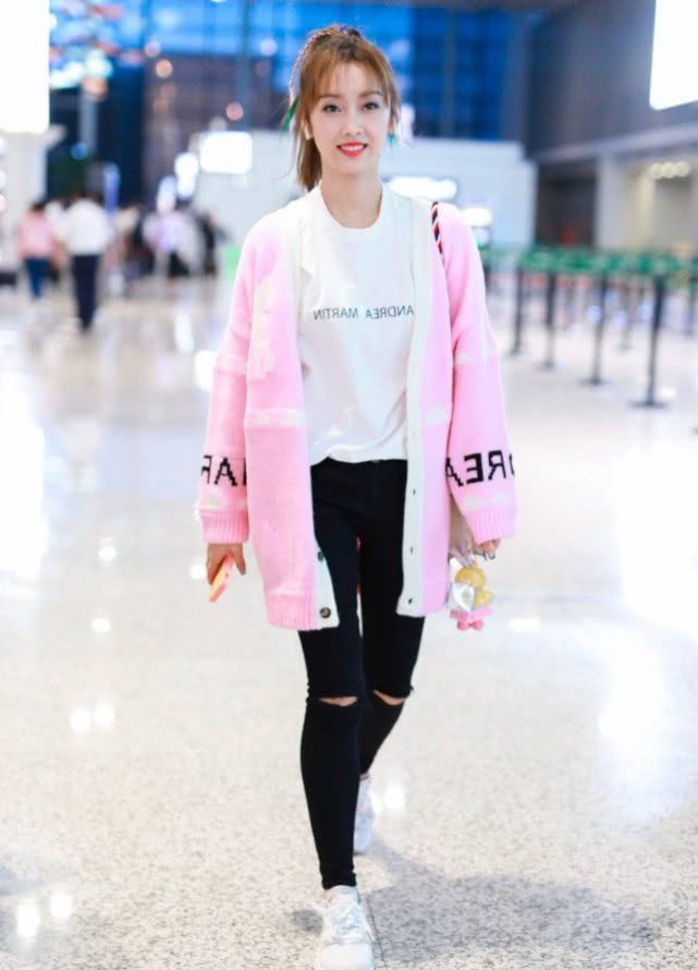 肖战的师姐写真,肖战大背头机场穿的裤子