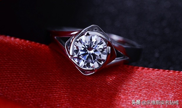 为什么婚戒大家都买铂金的,结婚戒指怎么选铂金