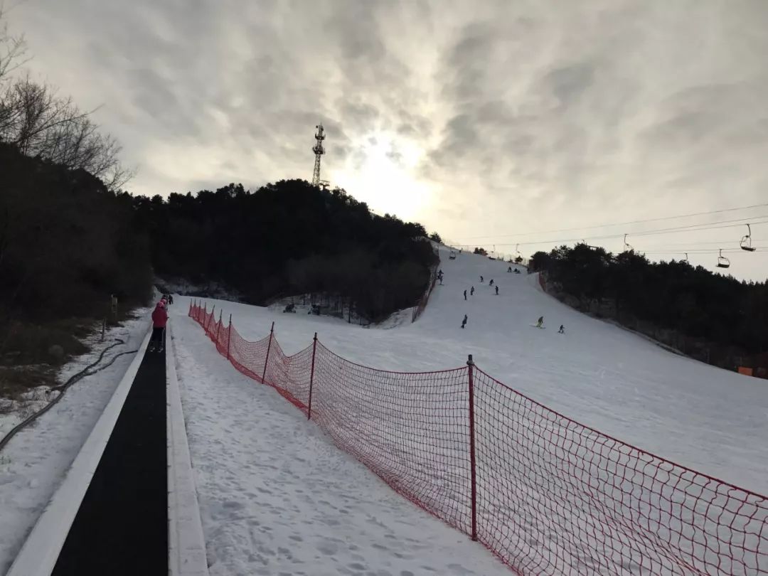 北京最近周边景色最好看的滑雪场,目前北京规模最大的滑雪场是哪个