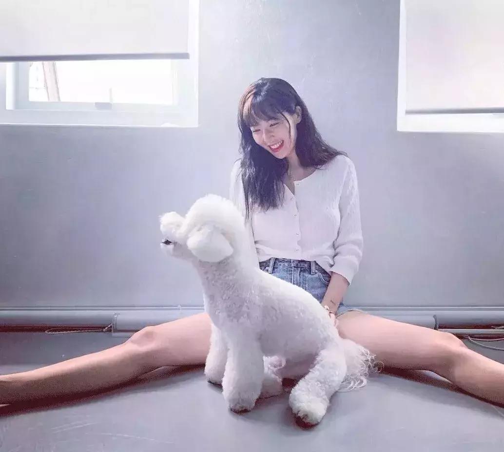 刘雯米兰时装周试装,刘雯维密走秀比心