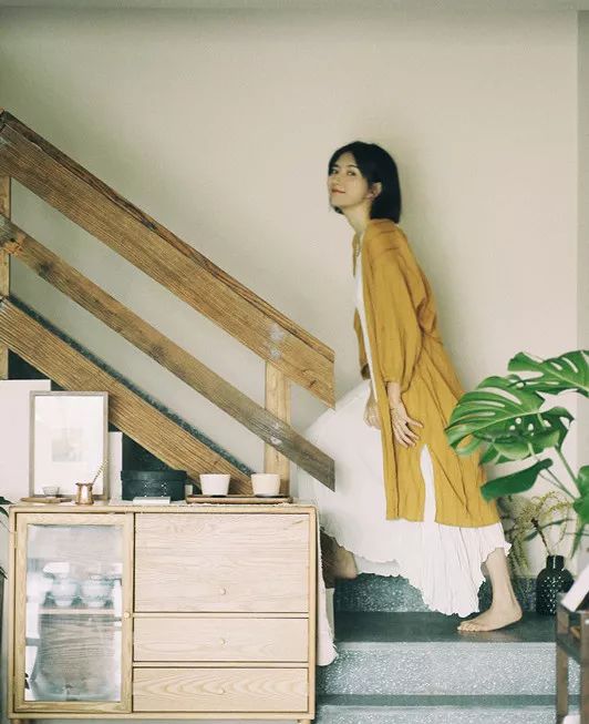 菜吧:她不上班也不靠脸吃饭,住2层小楼,过上了别人做梦都要的日子