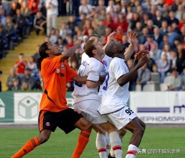 杩欏紶鐓х墖鎵垮寘浜嗕竴澶╃殑绗戠偣,杩愬姩鍦轰笂绮惧僵鐨勪竴鐬棿鎶撴媿