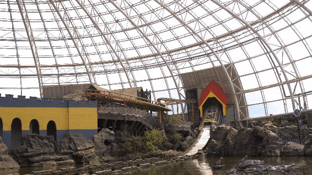 天津欢乐谷外面图片,天津欢乐谷2021万圣节灯光秀