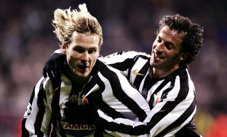 黑白相间的KG棋牌游戏战袍与追逐梦想的三公王子