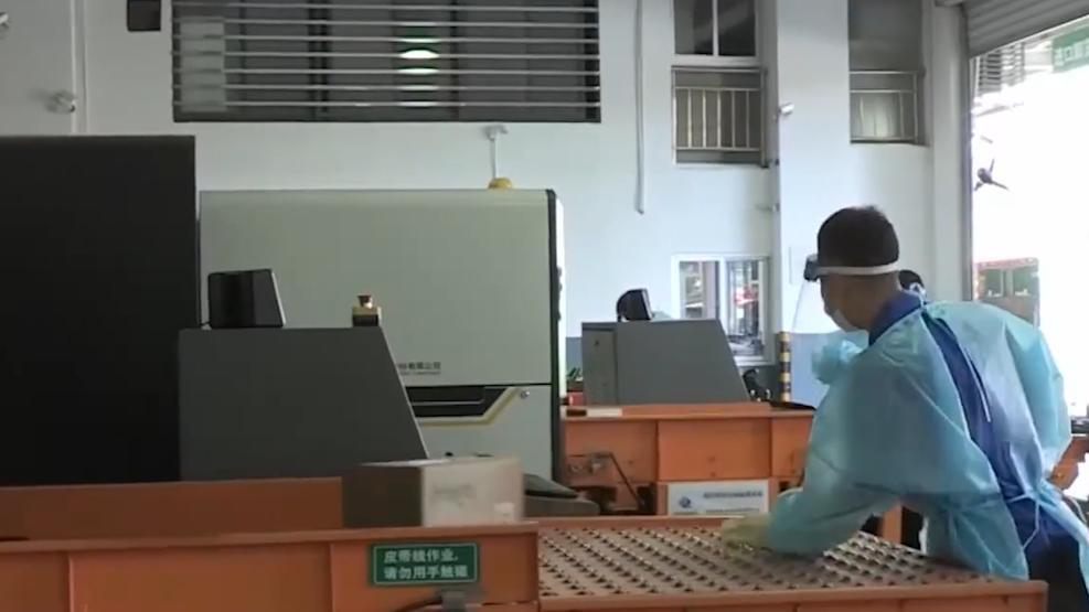 又想对华输入“病毒”？海关拦截美国怪异包裹，内藏66管黑腹果蝇