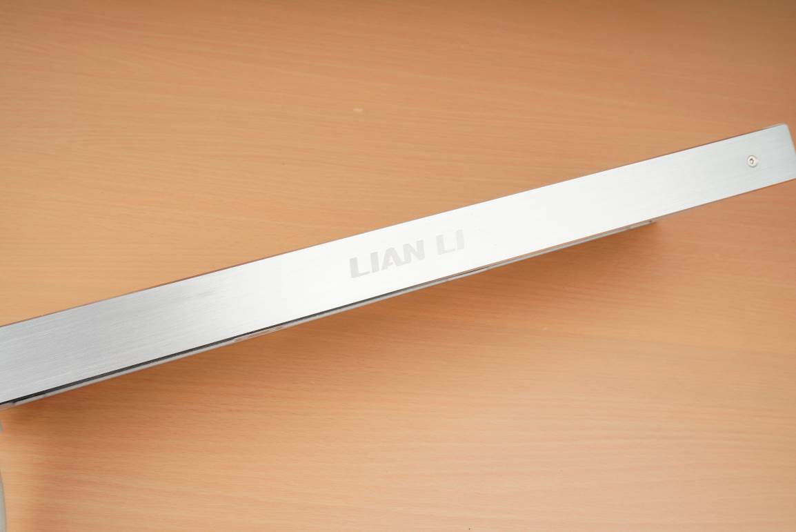 联力包豪斯mini机箱大小,联力包豪斯mini能横装吗