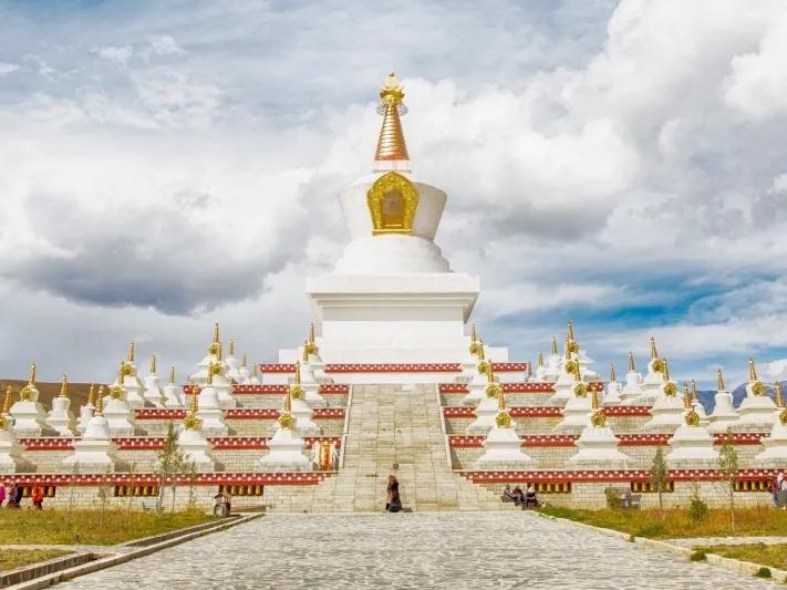稻城亚丁春天视频,稻城亚丁春天风景