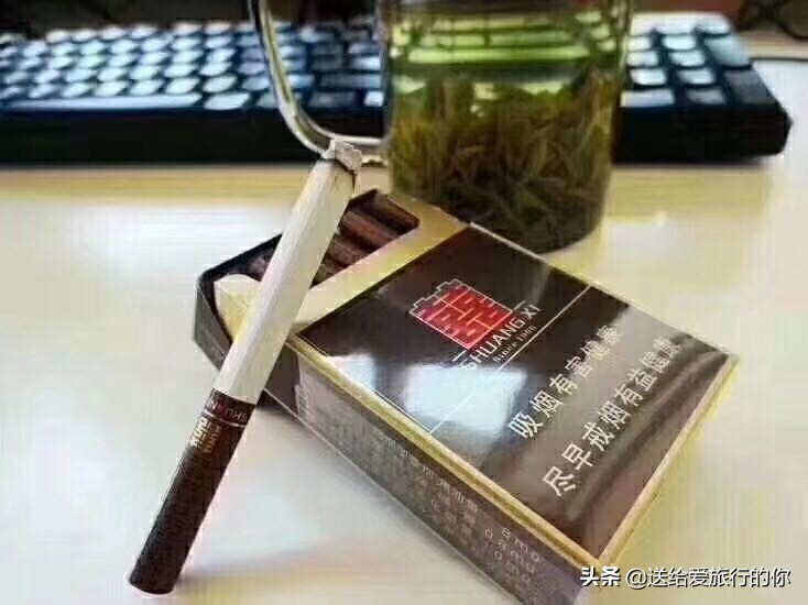 一支香烟飘在空中,一支烟去环游世界