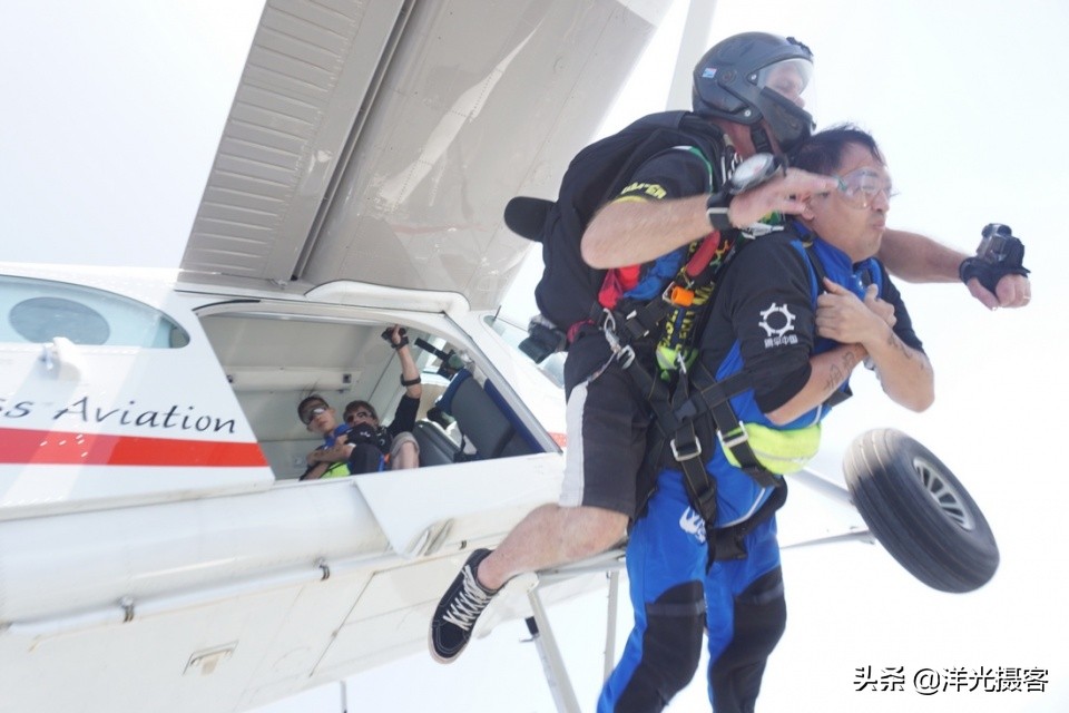 打卡在4000米高空,风靡世界的高空跳伞,悄然改变国人的度假方式