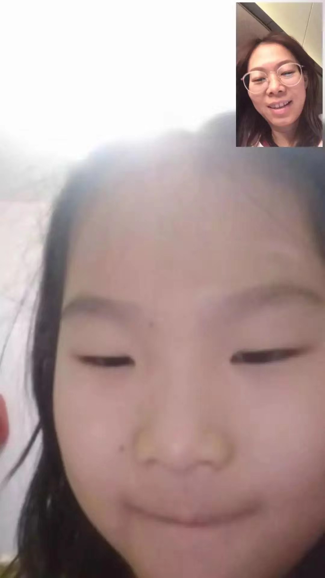 别人依偎在妈妈怀里，我却相隔千里，远在疫区的妈妈就是超级英雄