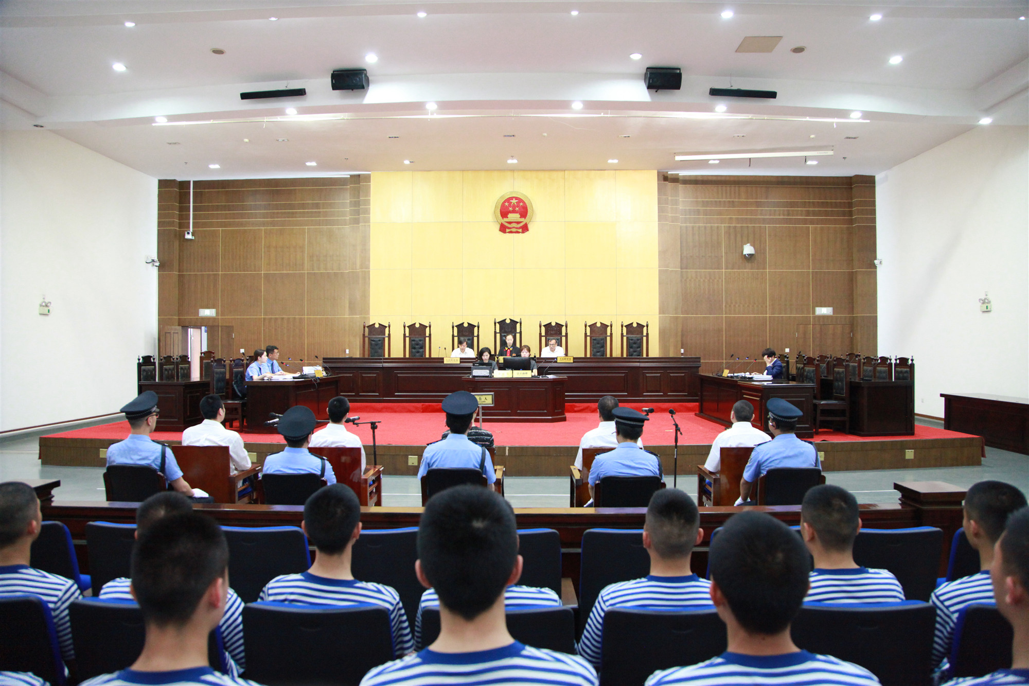 求高薪入歧途*场赌**帮忙，就业季劝青年多加思量