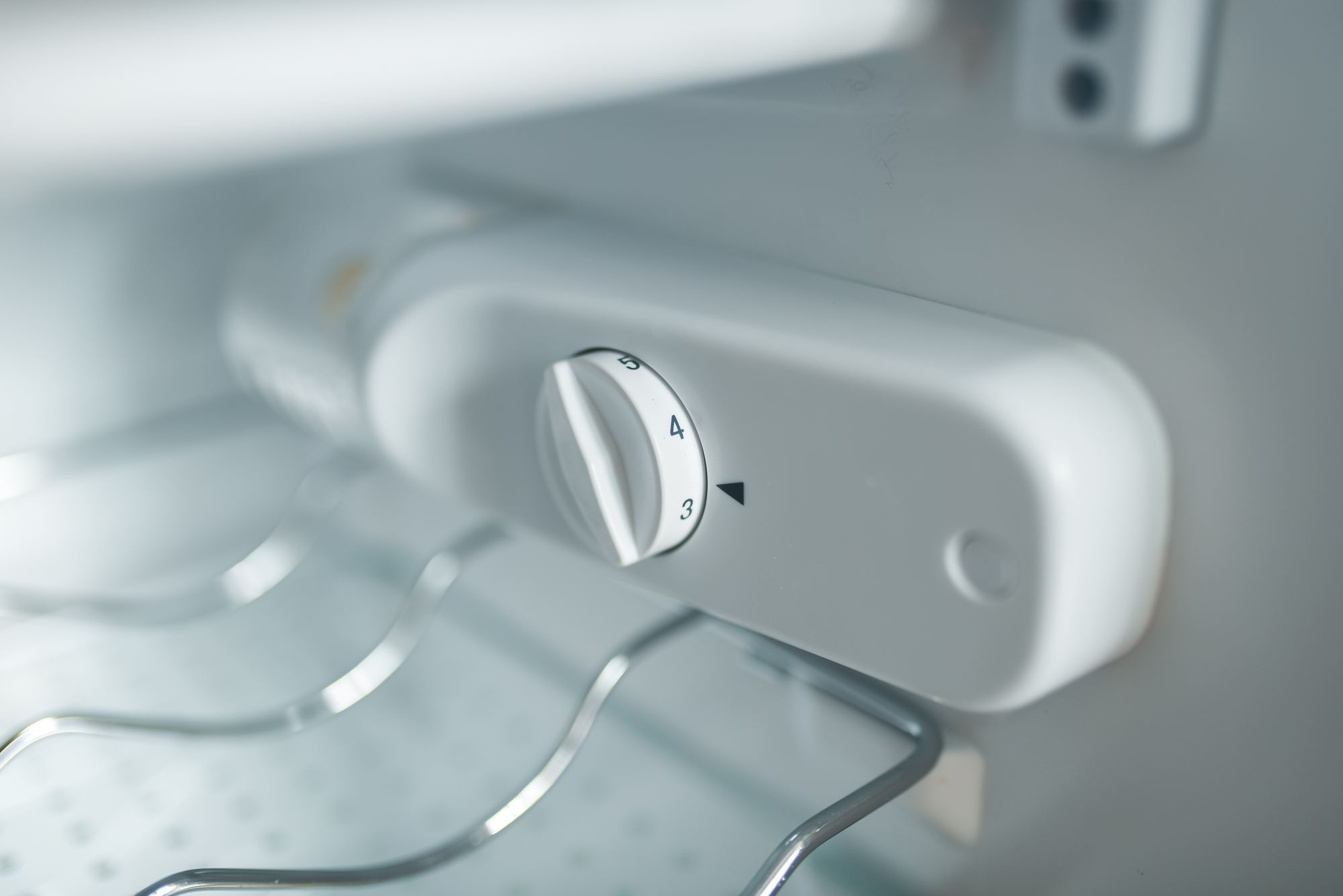 冰箱冷藏积水结冰的解决方法,冰箱冷藏室积水结冰怎么解决