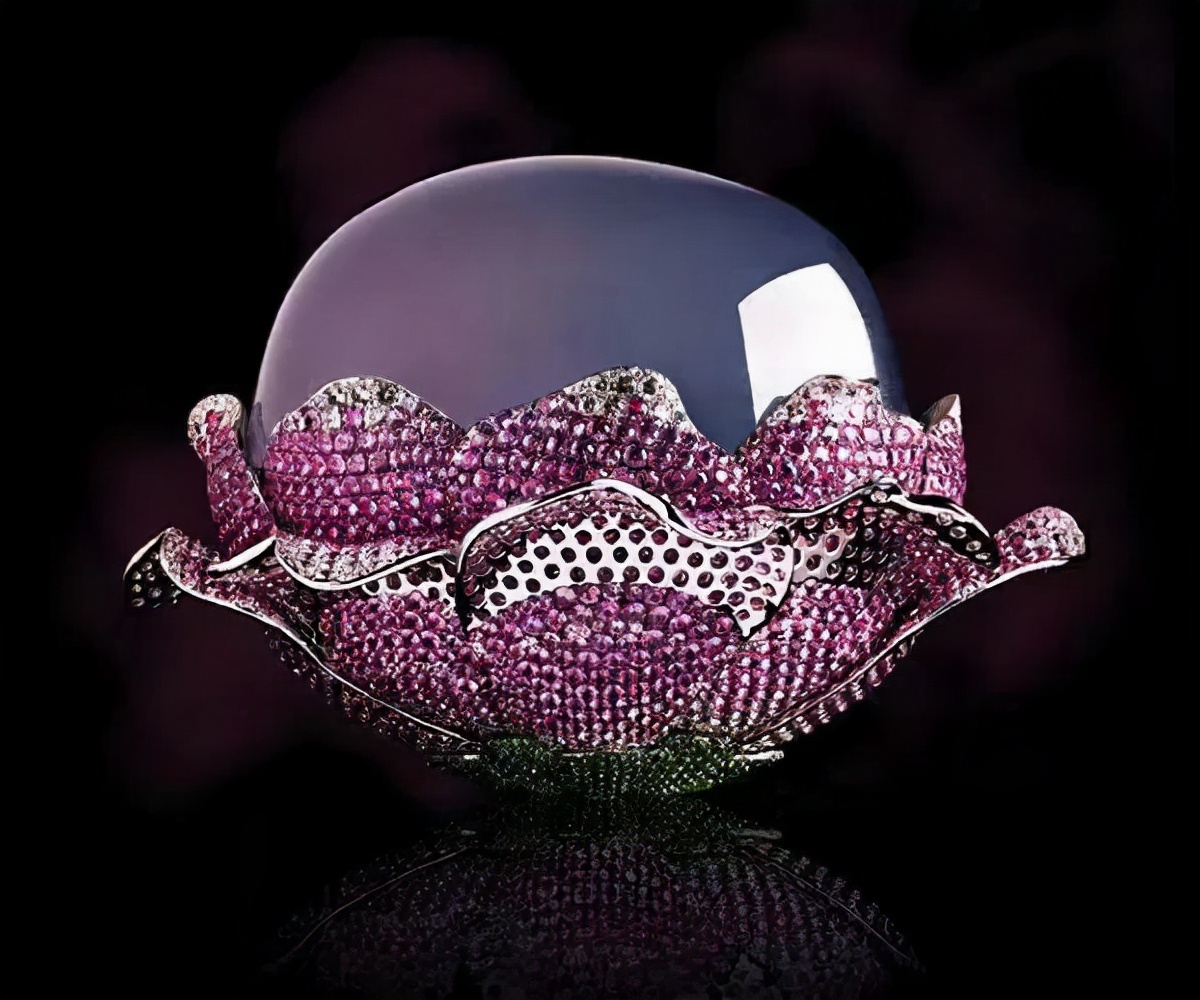 紫罗兰翡翠见光图片,紫色的翡翠都会见光失色吗