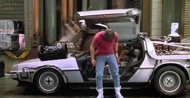 阿迪与耐克的对决,耐克和阿迪相互竞争具体故事