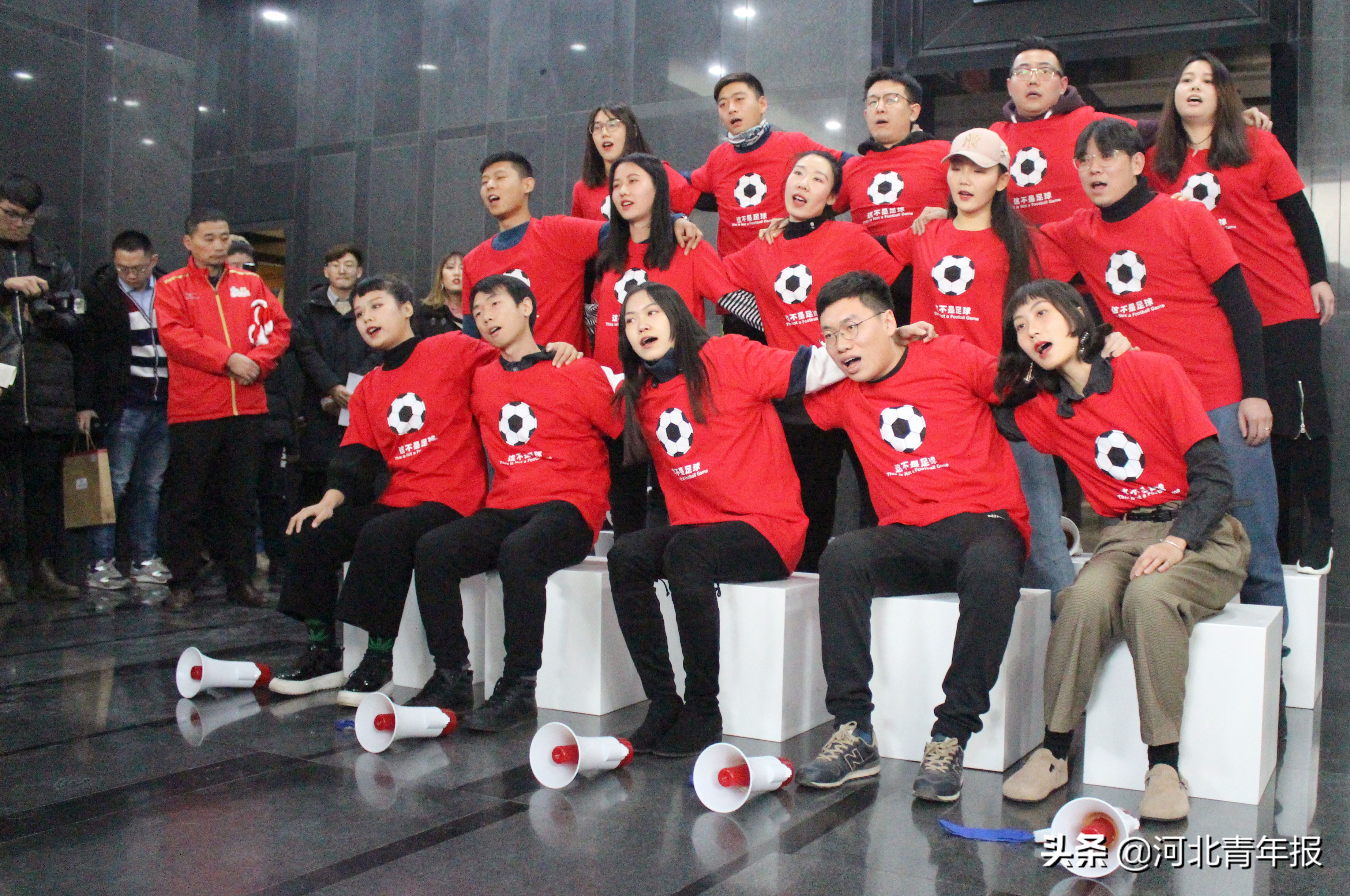 能踢球能打篮球还能跑步的鞋,能踢球也是个奇迹