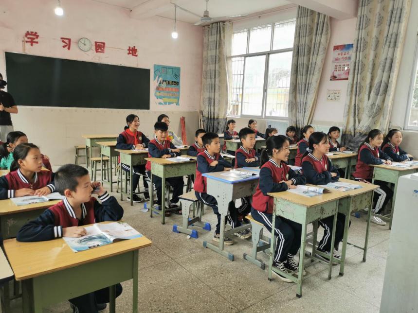 爱心助学教育扶贫工作启动,教育扶贫为贫困学子点亮梦想之灯