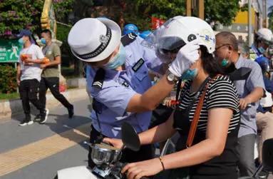 头盔一夜之间爆红,头盔一夜之间大涨价