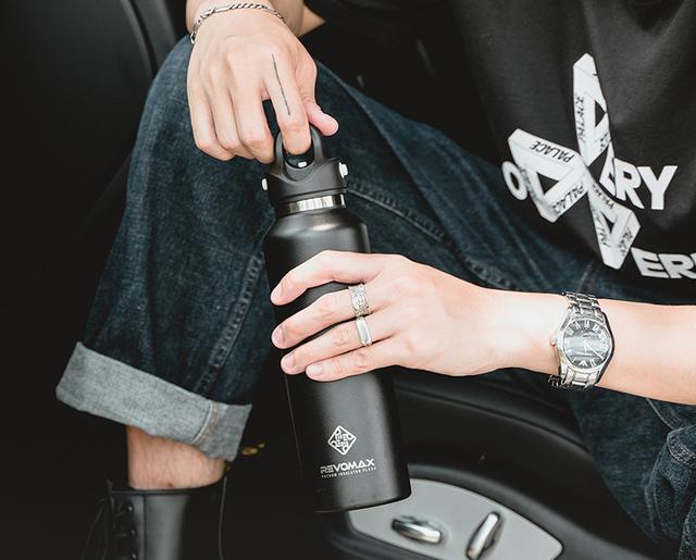 女生拧不开瓶盖却不要你帮忙,有些女生是真拧不开瓶盖