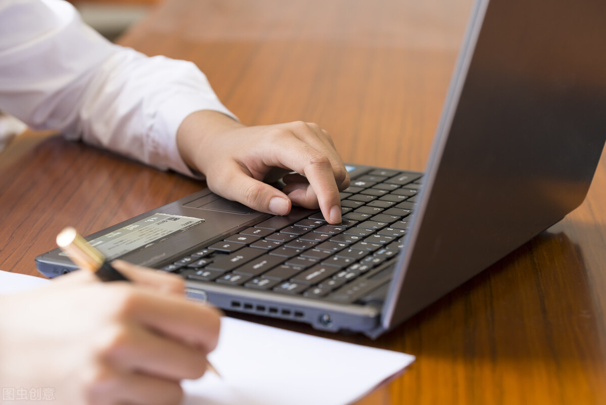 电脑的c盘满到变红色了怎么清理,电脑的C盘满了怎么清理