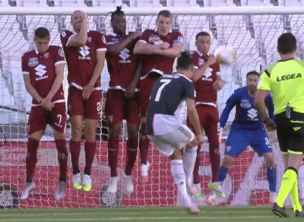 历史第一人罗球王,梅西c罗十大任意球