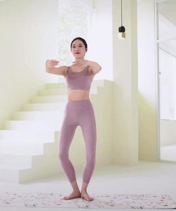 拉直腿最有效的方法,改善x型腿的动作芭蕾蹲